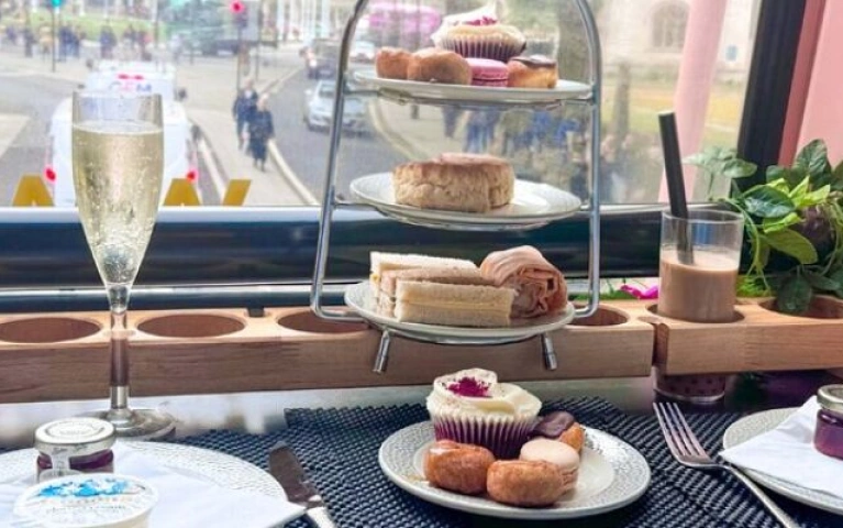 London Oasis-Inspired Afternoon Tea Bus Tour