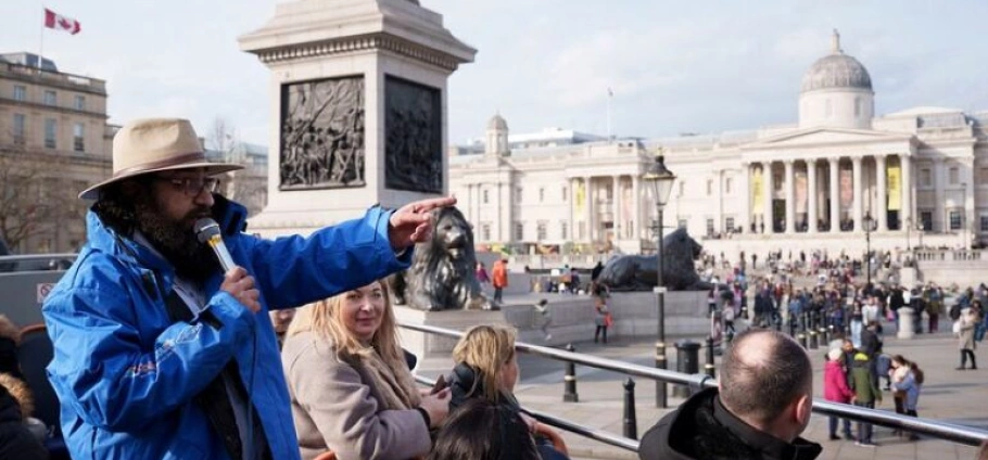 London Open-Top Bus and Buckingham Palace-3