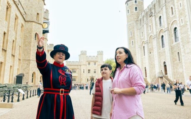 London Tower of History and Crown Jewels