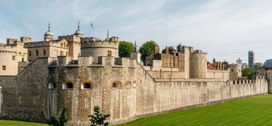 London Tower of History and Crown Jewels-11