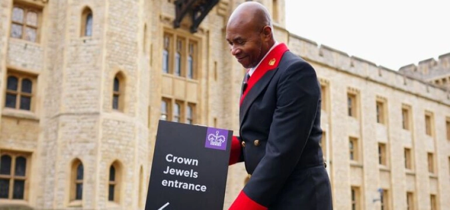 London Tower of History and Crown Jewels-13