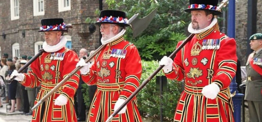 London Tower of History and Crown Jewels-4