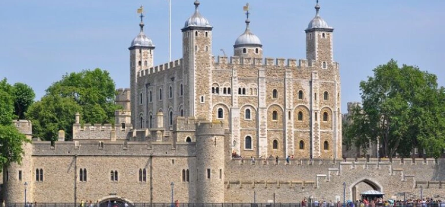 London Tower of History and Crown Jewels-3
