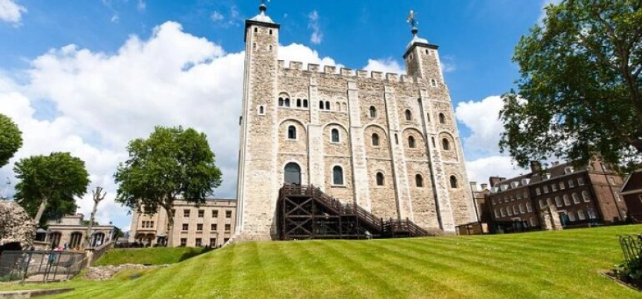 London Tower of History and Crown Jewels-2