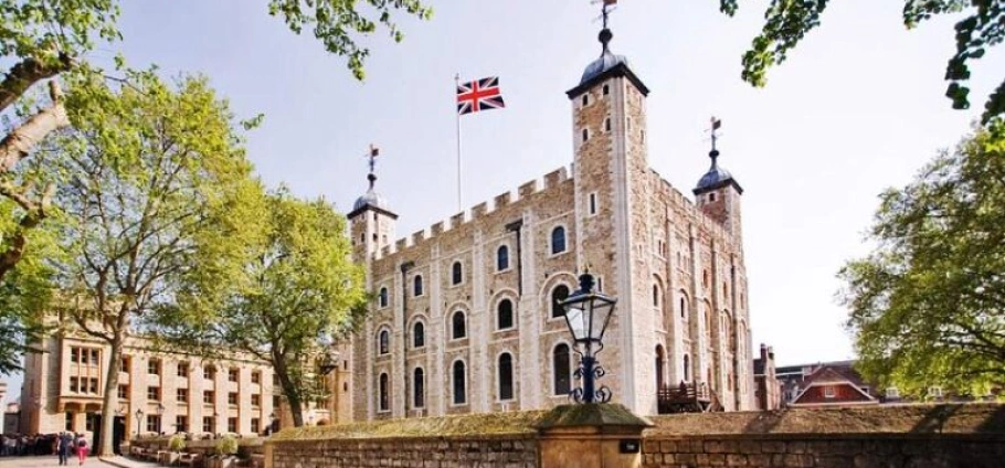 London Tower of History and Crown Jewels-18