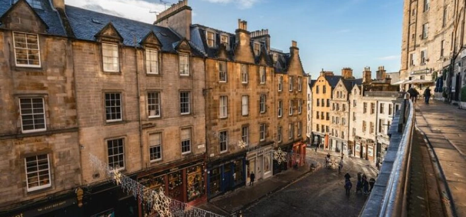 Edinburgh Haunted Pub History Walking Tour-1