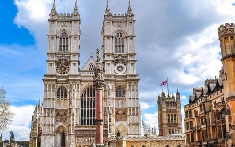 London Premium Royal History Tour Experience