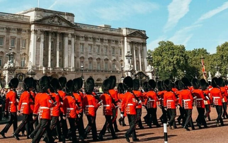 London Premium Sightseeing and Walking Tour