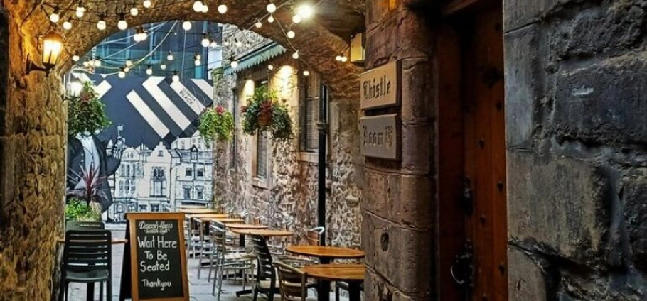 Edinburgh Royal Mile History and Alley Tour-7