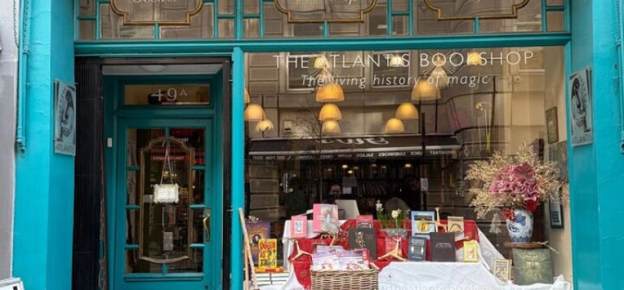 London Bookshop Walking Tour Experience-1