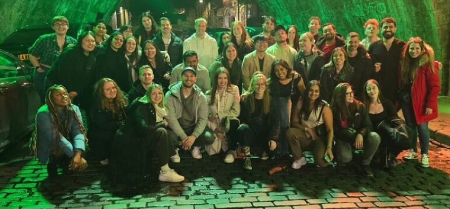 Edinburgh Nightlife Bar Crawl Experience-1