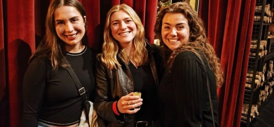 Edinburgh Nightlife Bar Crawl Experience-3