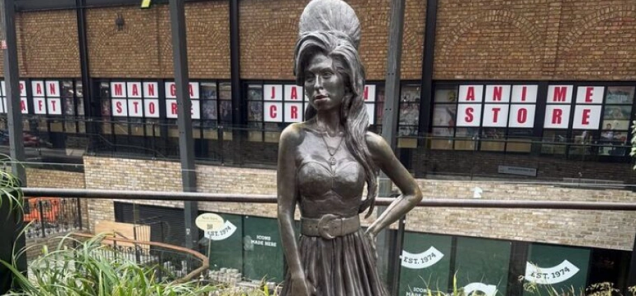 Camden Amy Winehouse Walking Tour Experience-1