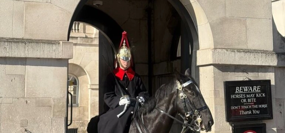 London Famous Sites and Changing of Guards-3