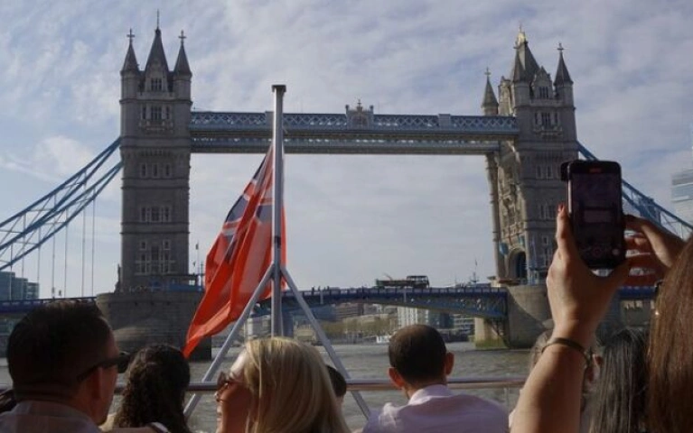 London River Tour and Historic Landmark Exploration