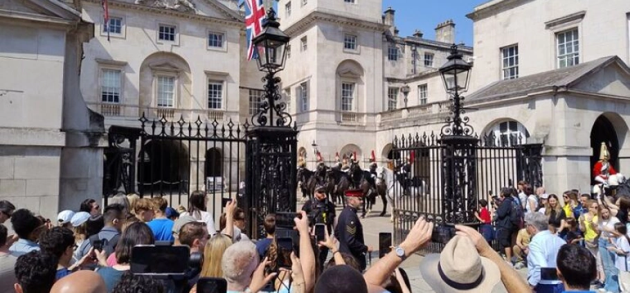 London Landmarks and History Walking Tour-12