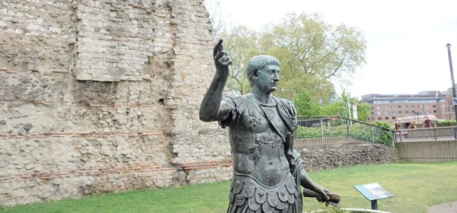 London Landmarks and History Walking Tour-18