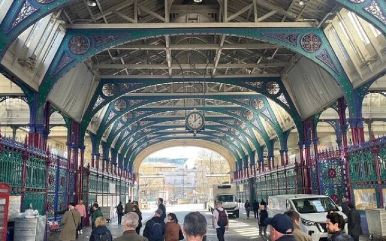 Farringdon Historic Pubs and Smithfield Tour