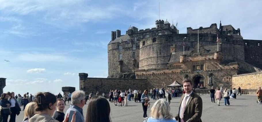 Edinburgh Walking Tour and Whisky Tasting-6