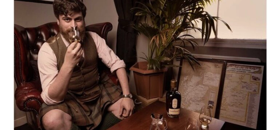 Edinburgh Walking Tour and Whisky Tasting-3