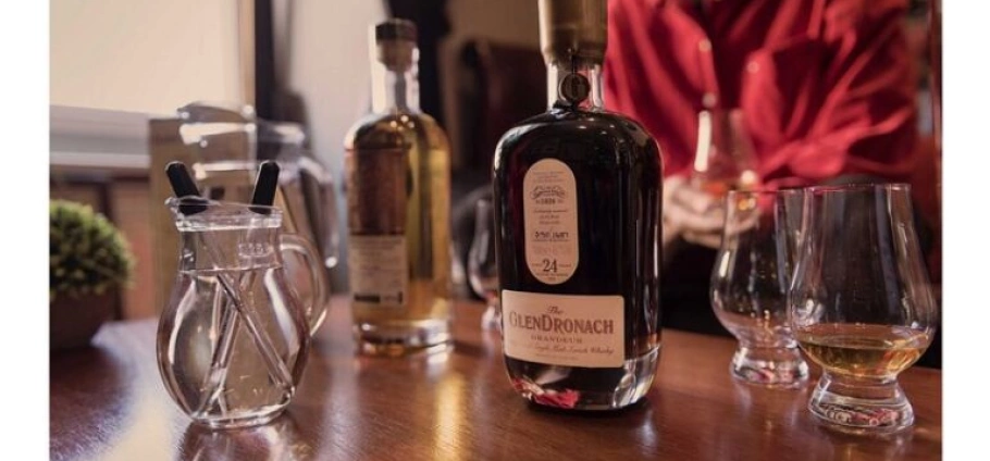 Edinburgh Walking Tour and Whisky Tasting-22