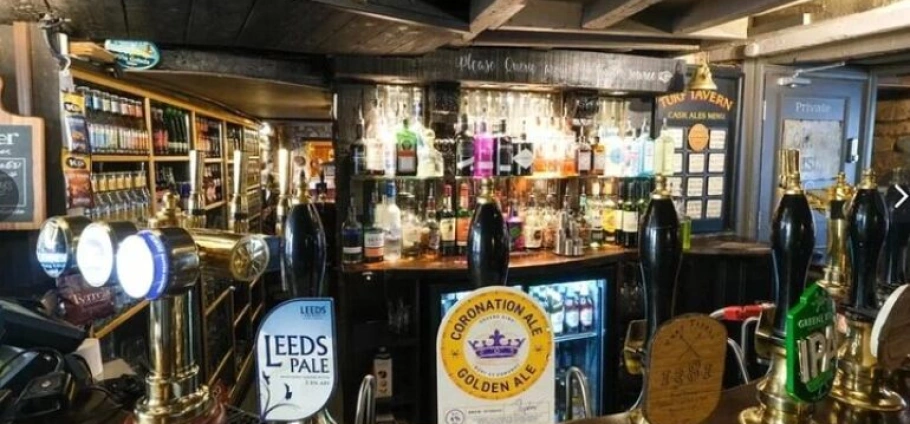 Oxford Historic Pubs Evening Walking Tour-1