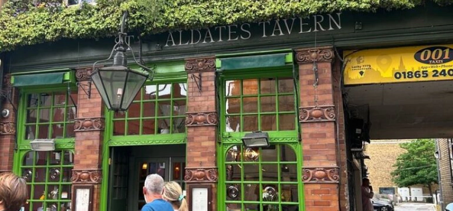 Oxford Historic Pubs Evening Walking Tour-10