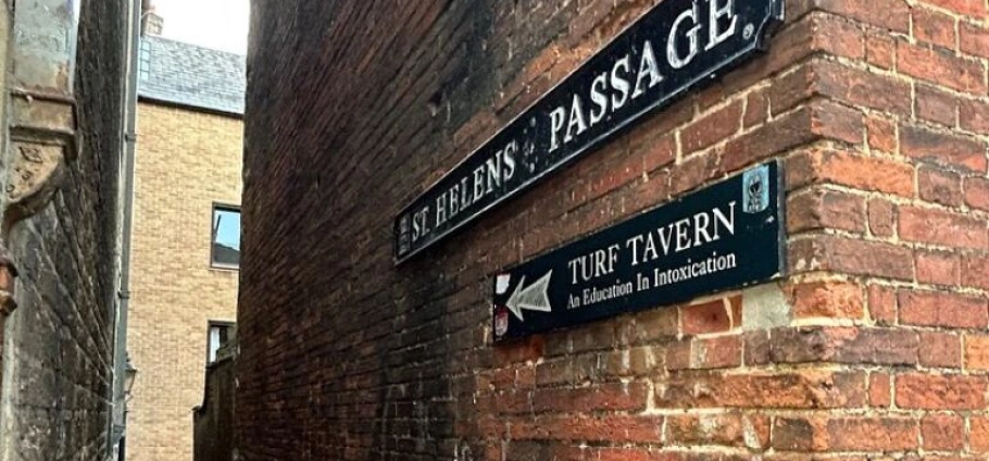 Oxford Historic Pubs Evening Walking Tour-7