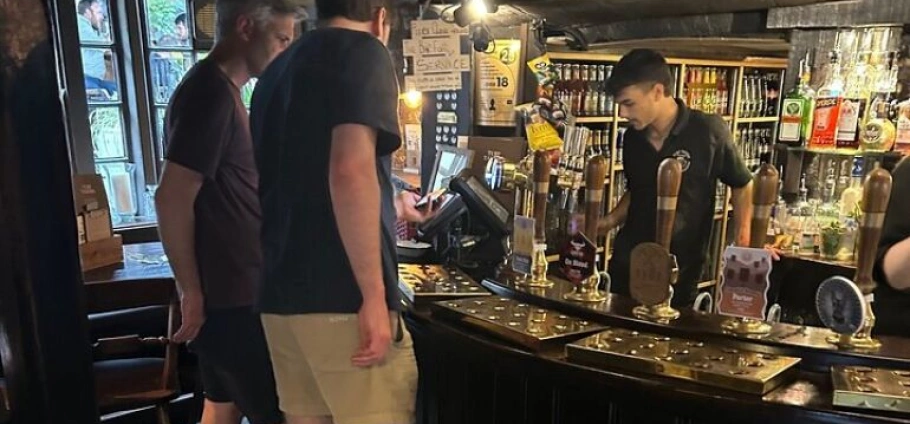 Oxford Historic Pubs Evening Walking Tour-6