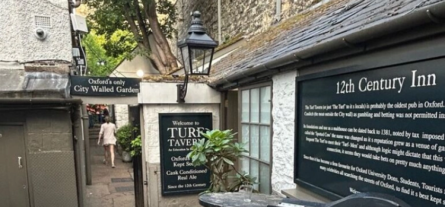 Oxford Historic Pubs Evening Walking Tour-3