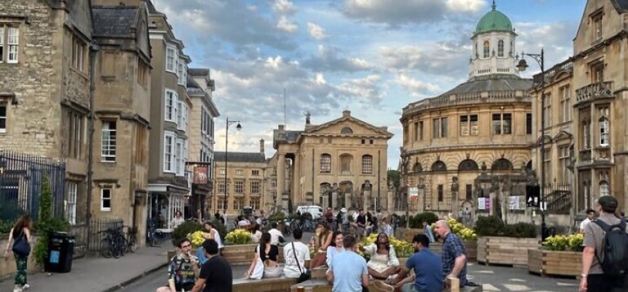 Oxford Historic Pubs Evening Walking Tour-17