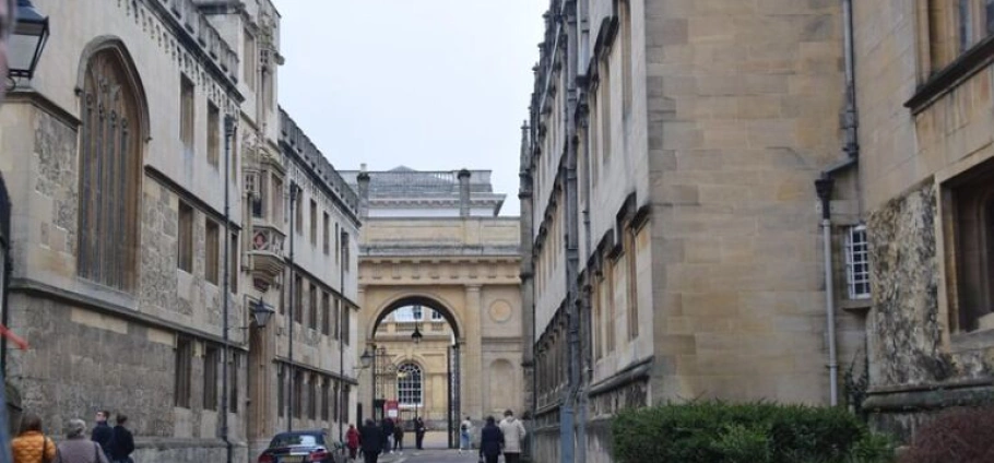Oxford Detective Walking Tour Experience-4