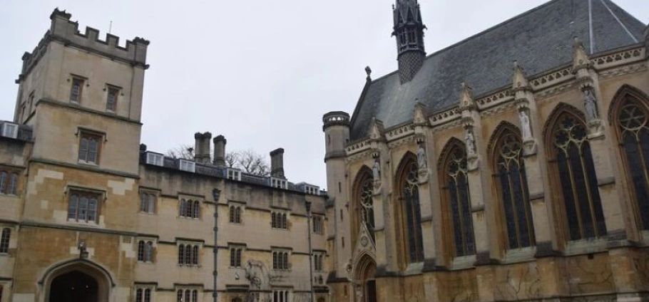 Oxford Detective Walking Tour Experience-2