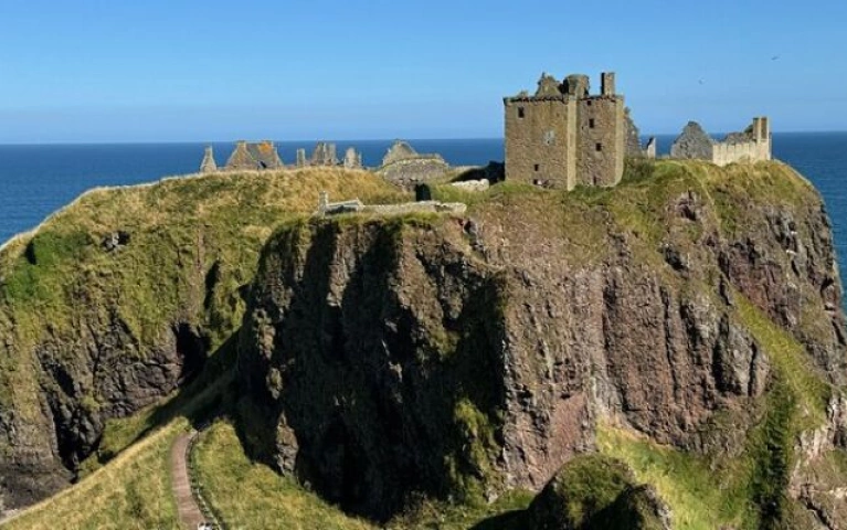 Edinburgh Haunted Castles Tour: Glamis and Dunnottar