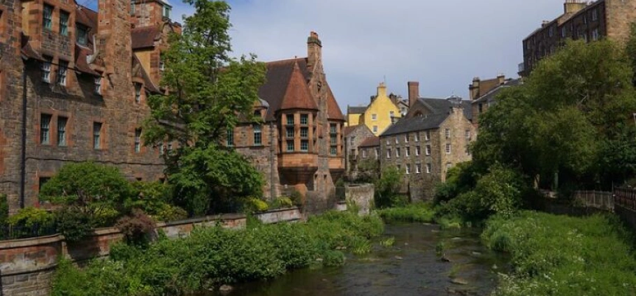 Edinburgh Hidden Gems and Local Explorer Tour-1