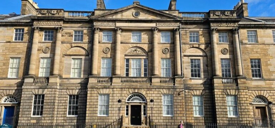 Edinburgh Hidden Gems and Local Explorer Tour-5