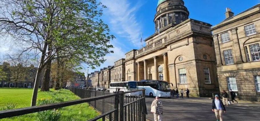 Edinburgh Hidden Gems and Local Explorer Tour-3