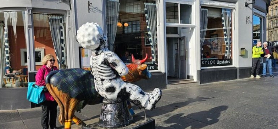 Edinburgh Hidden Gems and Local Explorer Tour-10