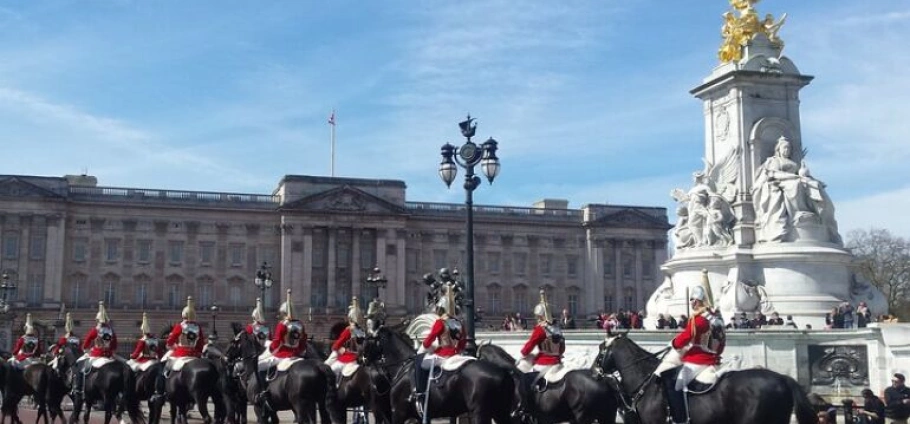 London Buckingham Palace and Guard Ceremony-3