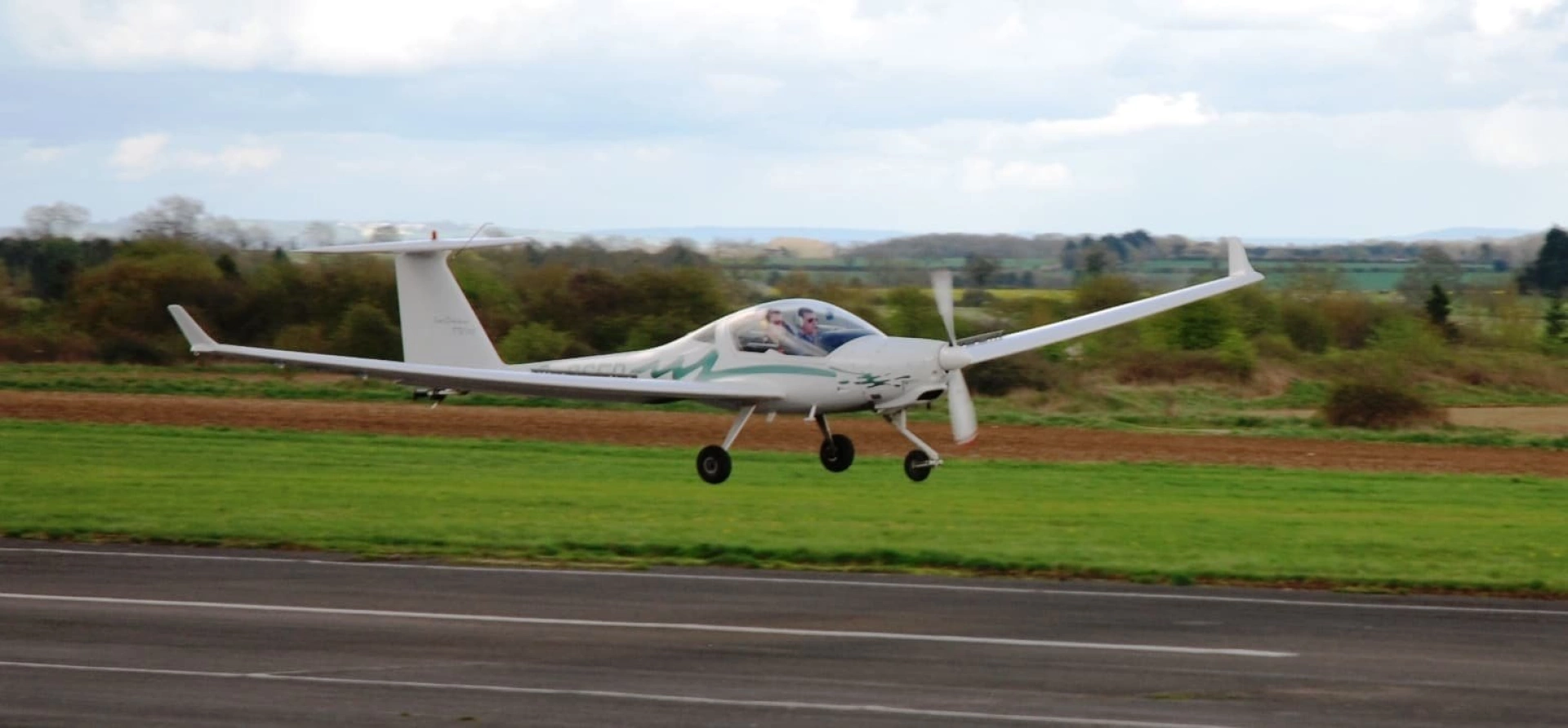 30 Minute Motor Glider Trial Flight in Oxfordshire Experience Days